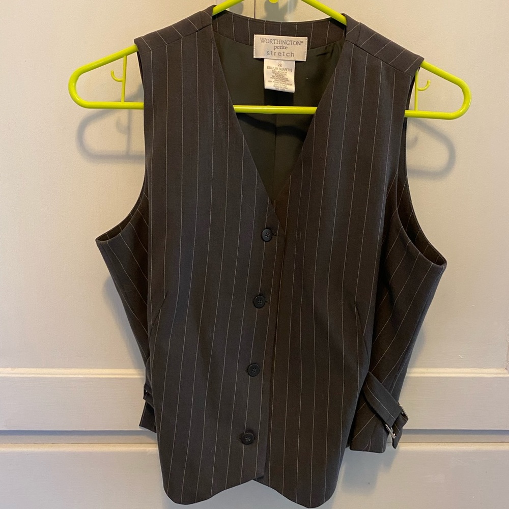 Women’s PS Worthington stretch gray pinstriped vest